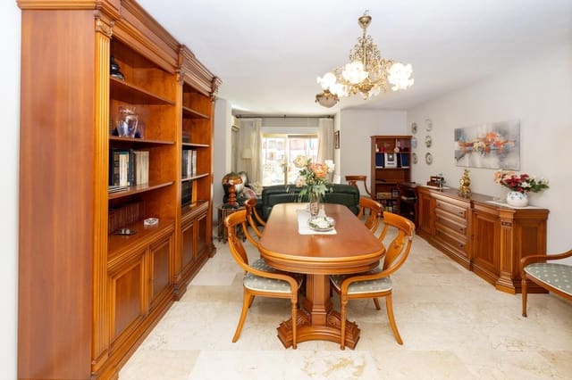 4 soveværelse Lejlighed til salg i Granada by med garage - € 399.000 (Ref: 9921948)
