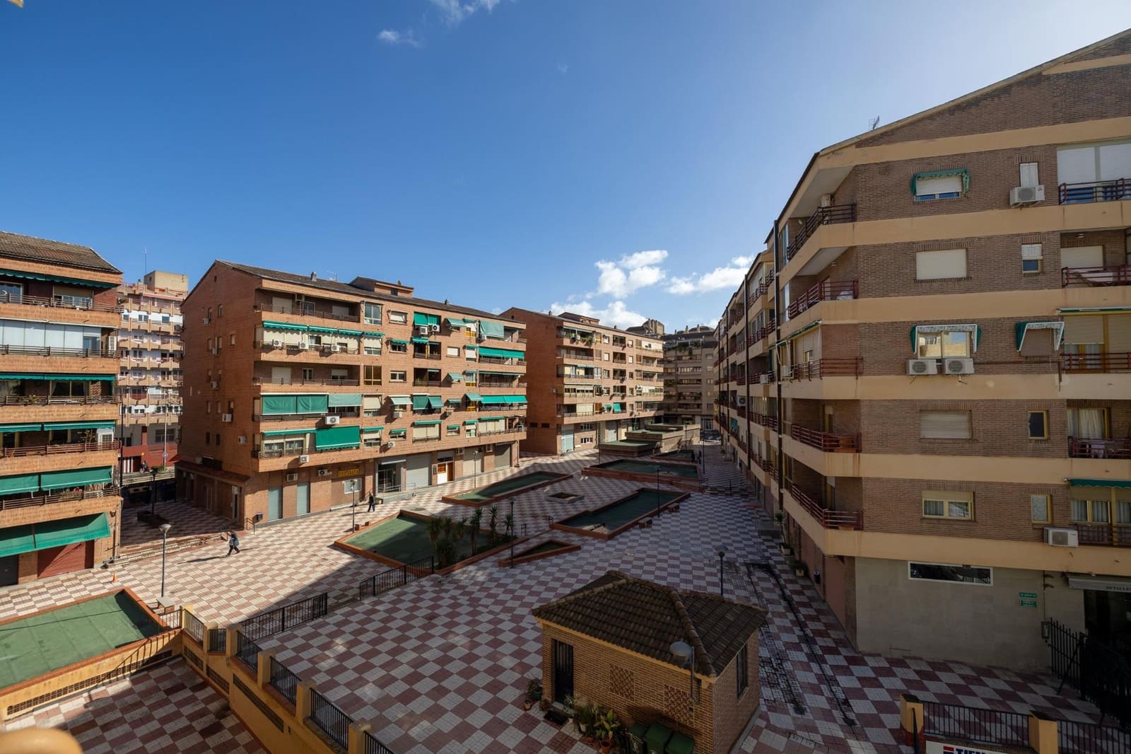 4 soveværelse Lejlighed til salg i Granada by med garage - € 399.000 (Ref: 9921948)