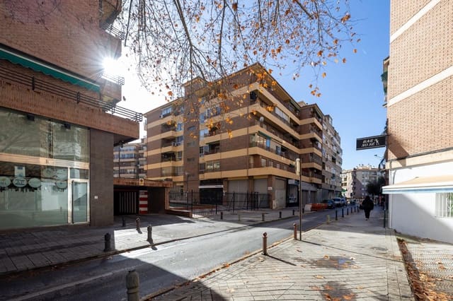 4 soveværelse Lejlighed til salg i Granada by med garage - € 399.000 (Ref: 9921948)