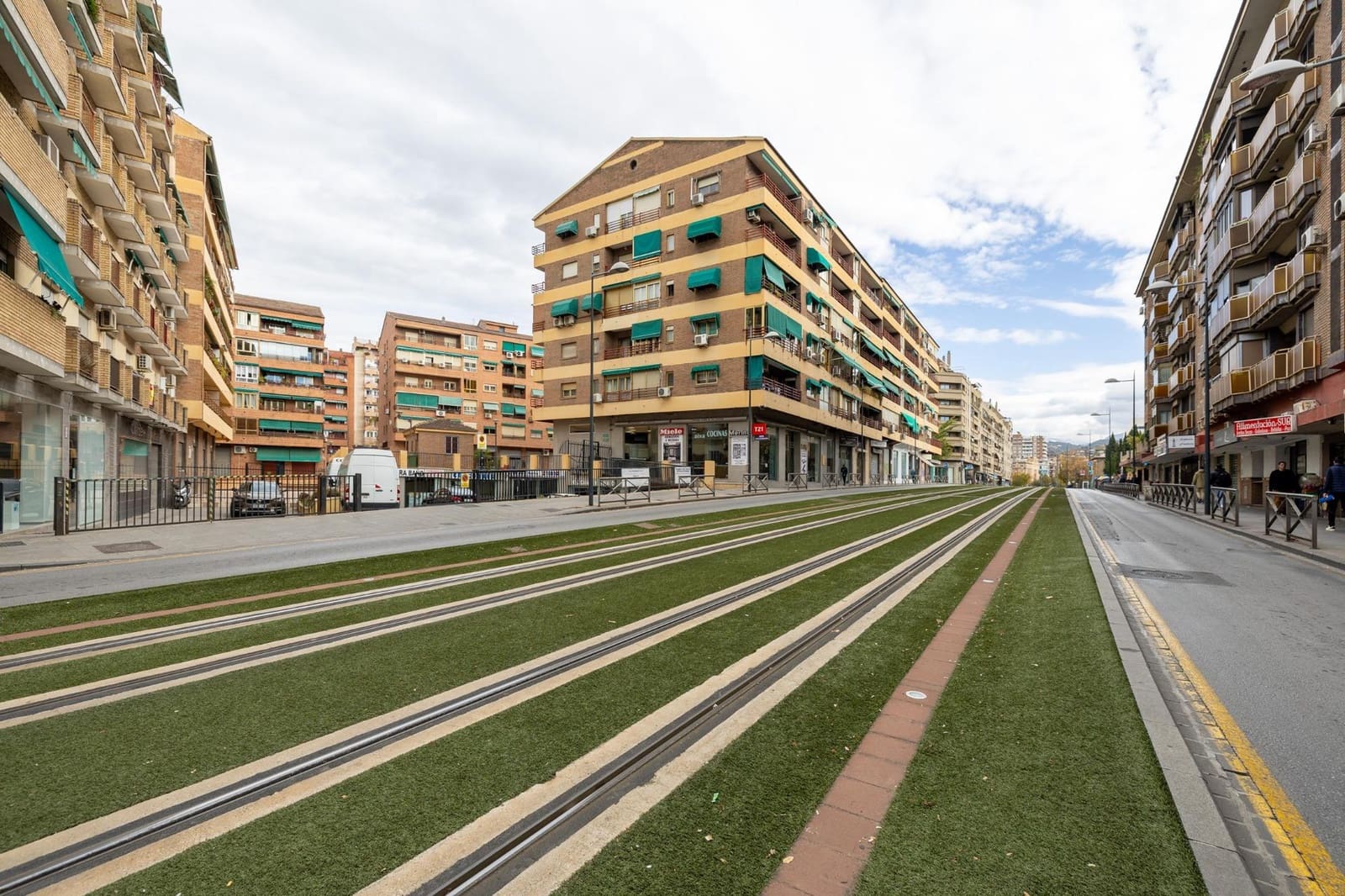 4 soveværelse Lejlighed til salg i Granada by med garage - € 399.000 (Ref: 9921948)
