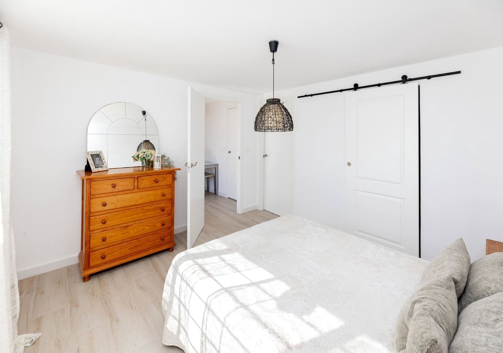4 bedroom Villa for sale in Nivar with garage - € 320,000 (Ref: 9924311)