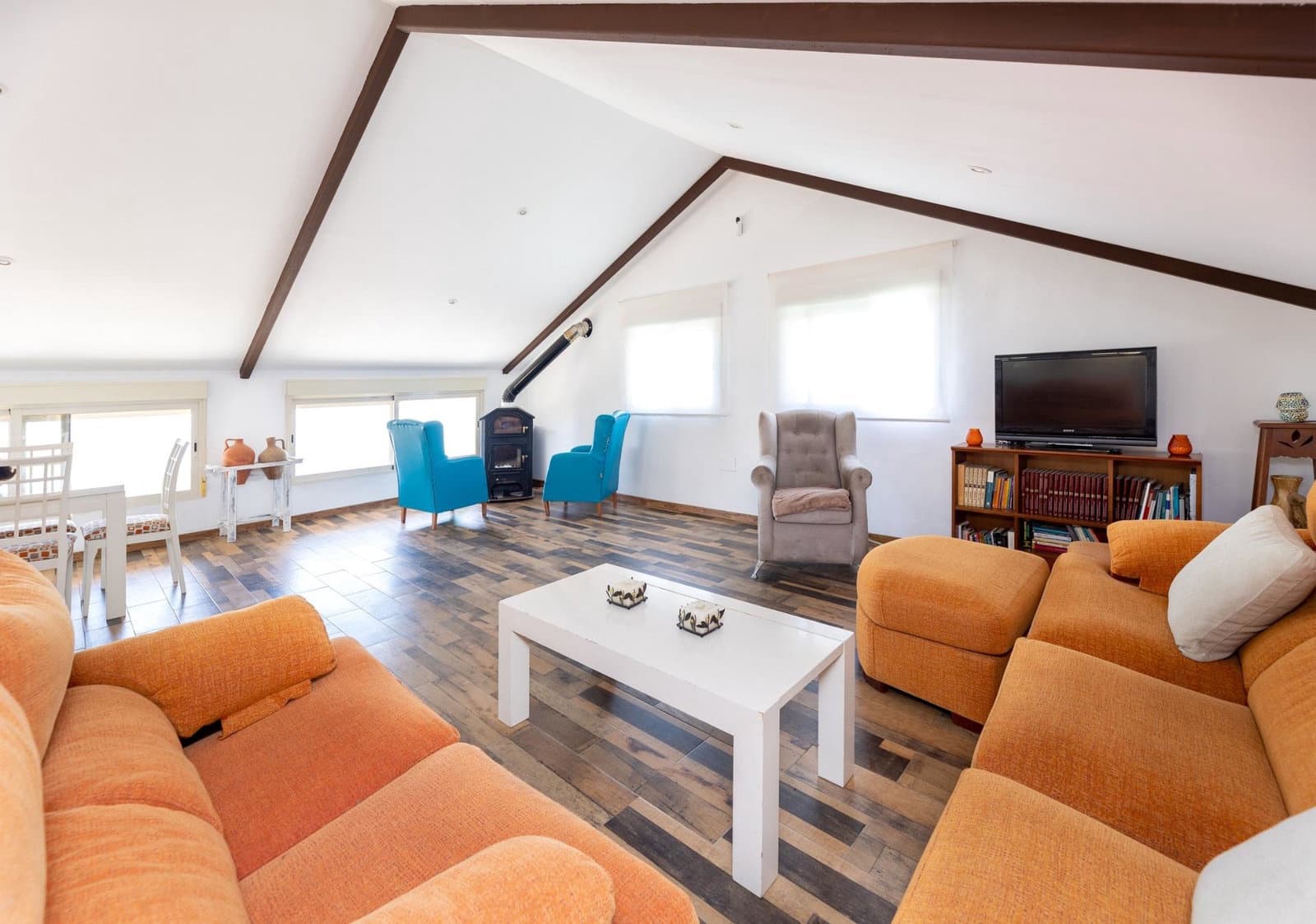 4 bedroom Villa for sale in Nivar with garage - € 320,000 (Ref: 9924311)