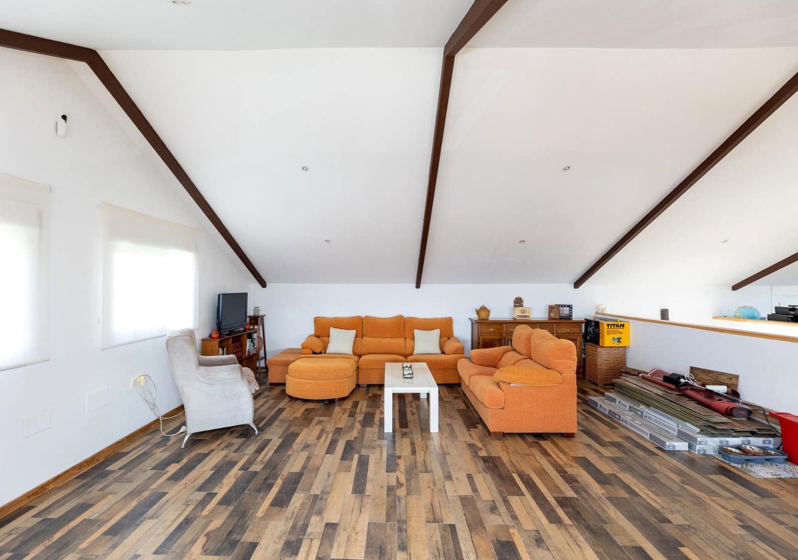 4 bedroom Villa for sale in Nivar with garage - € 320,000 (Ref: 9924311)