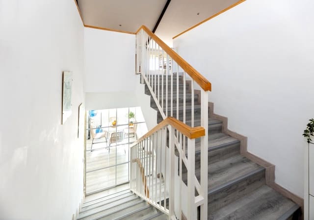 4 bedroom Villa for sale in Nívar with garage - € 320,000 (Ref: 9924311)