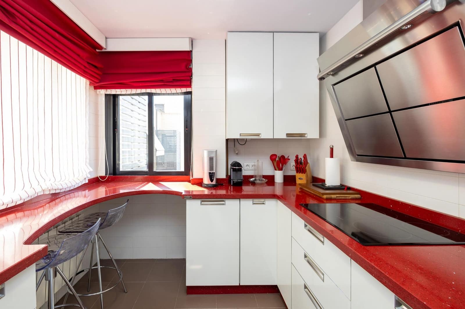 2 bedroom Penthouse for sale in Granada city with pool garage - € 355,000 (Ref: 9927066)
