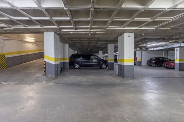 Garage til salg i Centro - Sagrario, Granada by - € 29.000 (Ref: 9928929)