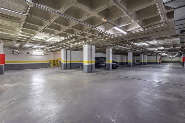 Garage til salg i Centro - Sagrario, Granada by - € 29.000 (Ref: 9928929)