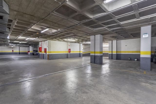 Garage til salg i Centro - Sagrario, Granada by - € 29.000 (Ref: 9928929)