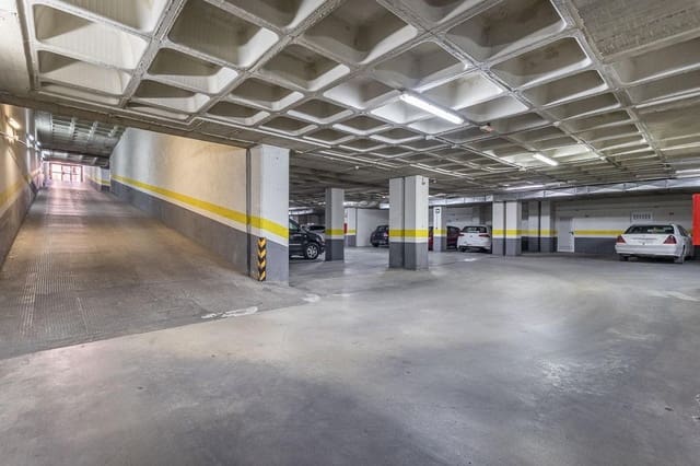 Garage til salg i Centro - Sagrario, Granada by - € 29.000 (Ref: 9928929)
