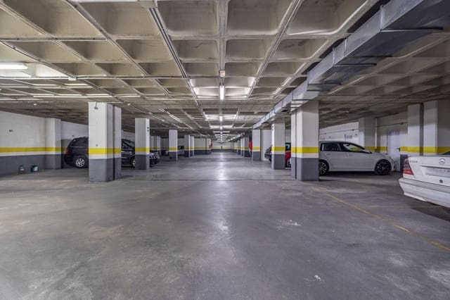 Garage til salg i Centro - Sagrario, Granada by - € 29.000 (Ref: 9928929)