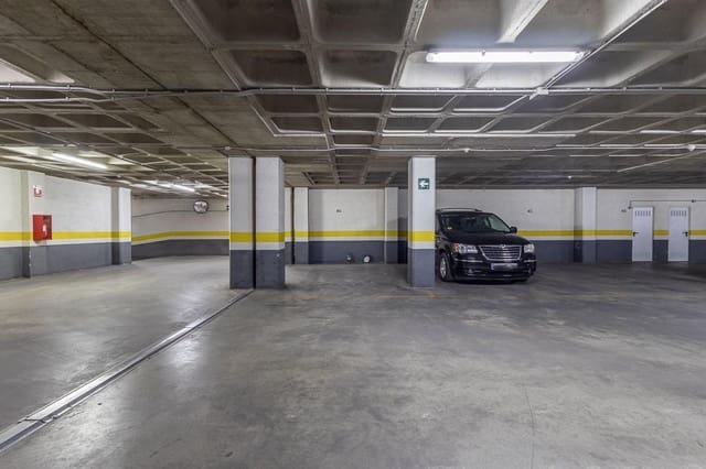 Garage til salg i Centro - Sagrario, Granada by - € 29.000 (Ref: 9928929)