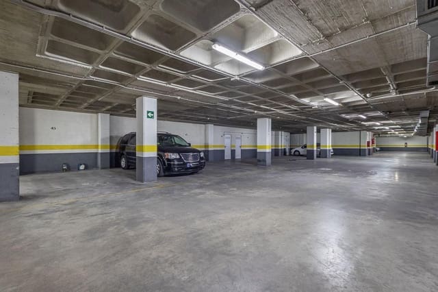 Garage til salg i Centro - Sagrario, Granada by - € 29.000 (Ref: 9928929)