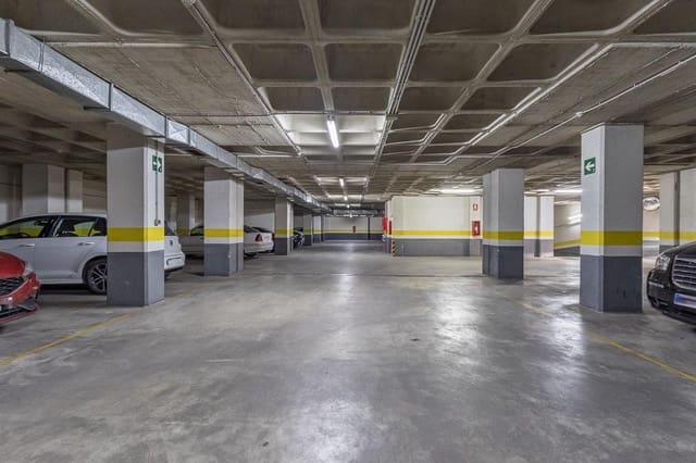 Garage til salg i Centro - Sagrario, Granada by - € 29.000 (Ref: 9928929)