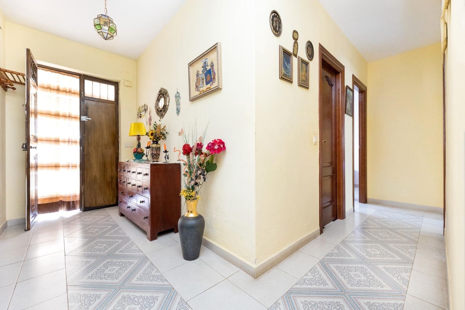 5 bedroom Villa for sale in Cogollos Vega with pool garage - € 215,000 (Ref: 9928931)