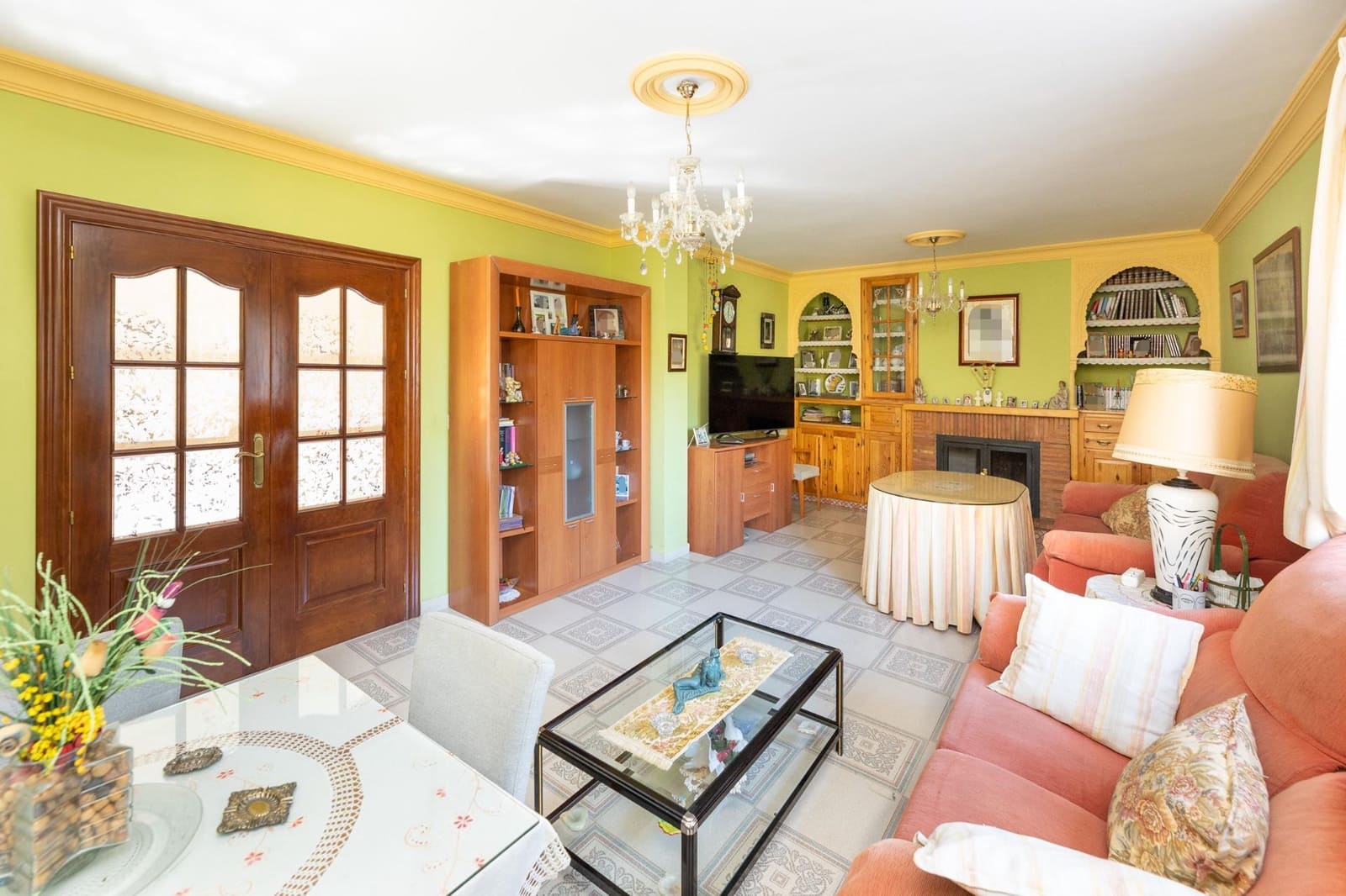 5 bedroom Villa for sale in Cogollos Vega with pool garage - € 215,000 (Ref: 9928931)