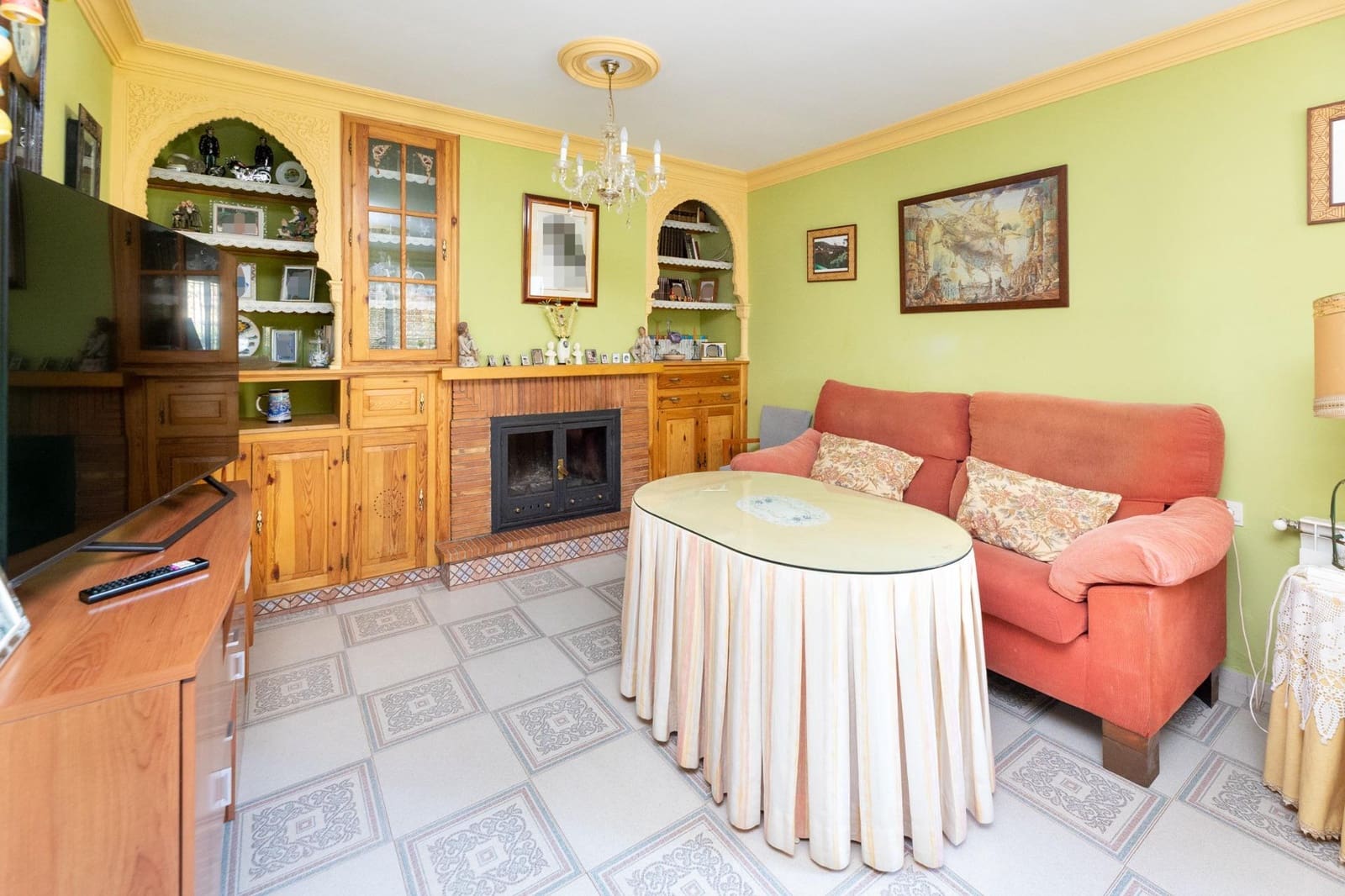 5 bedroom Villa for sale in Cogollos Vega with pool garage - € 215,000 (Ref: 9928931)