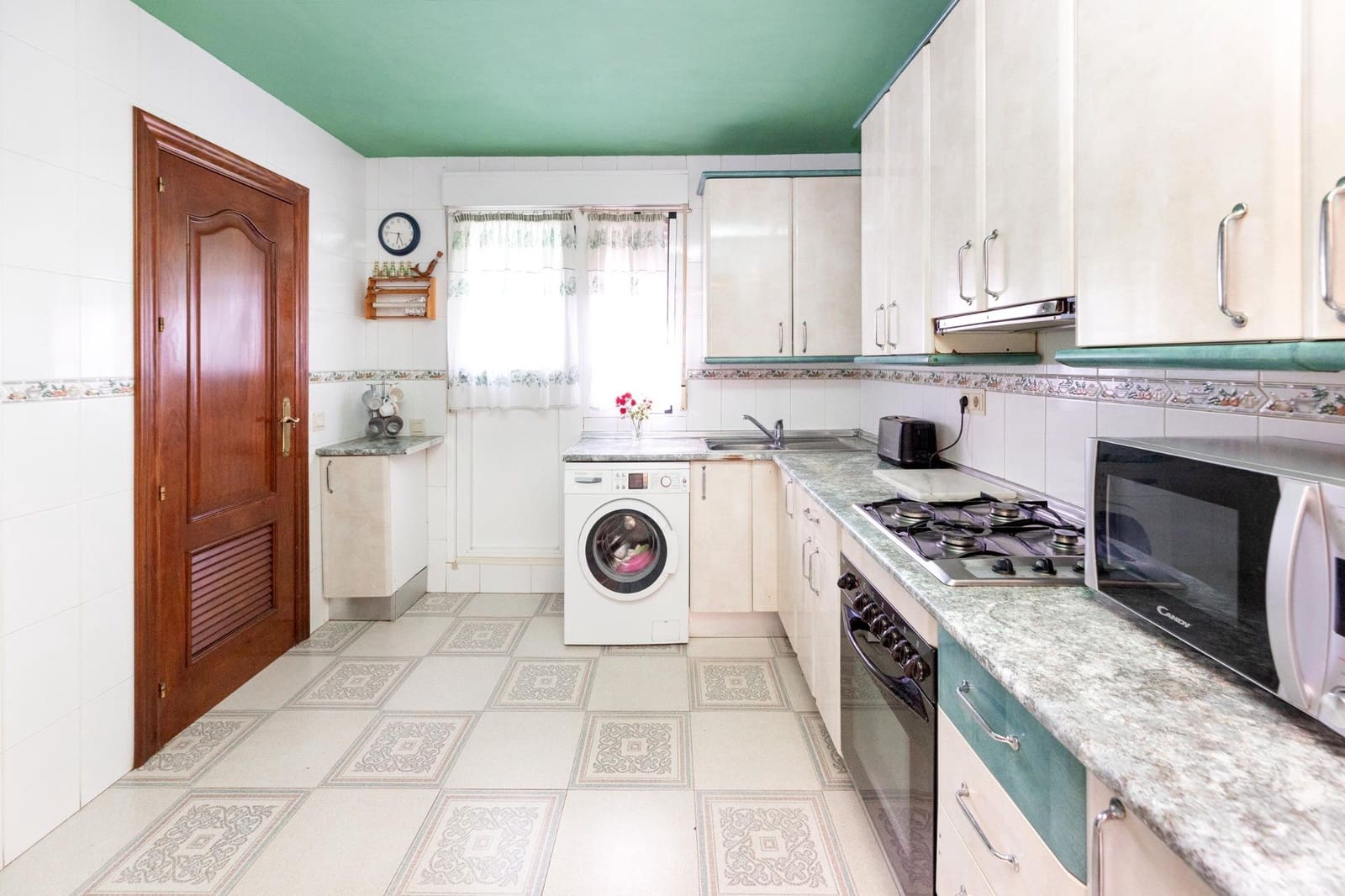 5 bedroom Villa for sale in Cogollos Vega with pool garage - € 215,000 (Ref: 9928931)