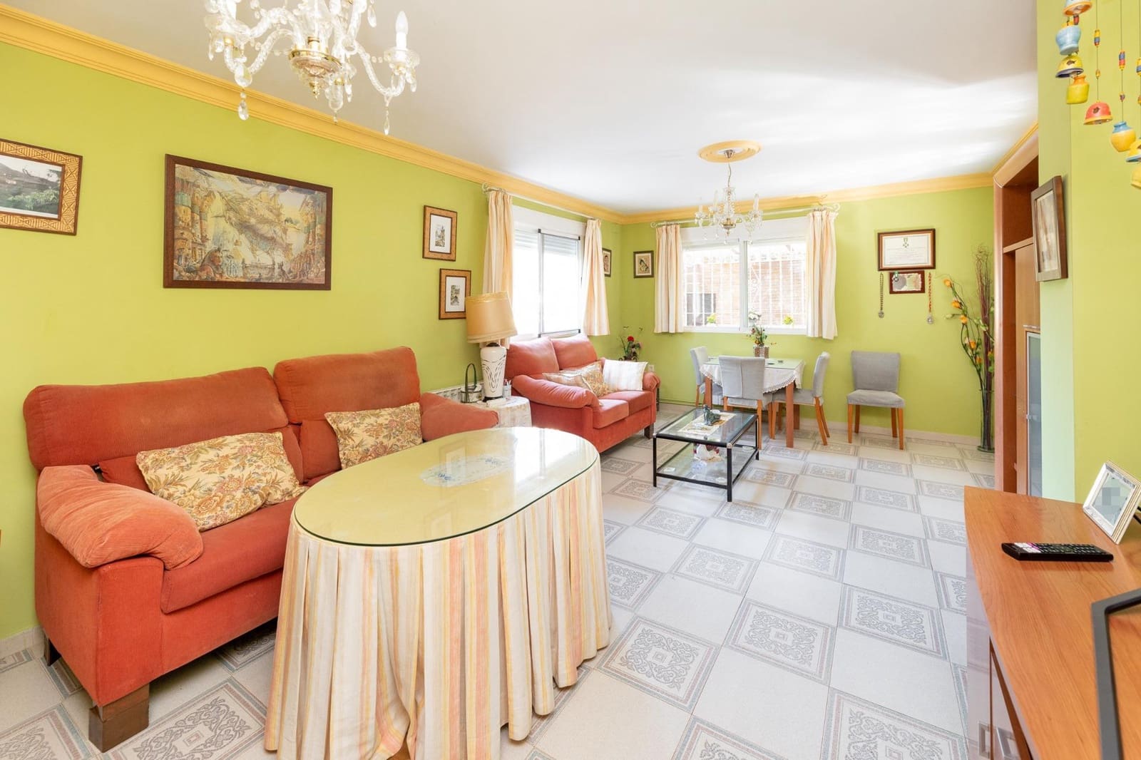 5 bedroom Villa for sale in Cogollos Vega with pool garage - € 215,000 (Ref: 9928931)
