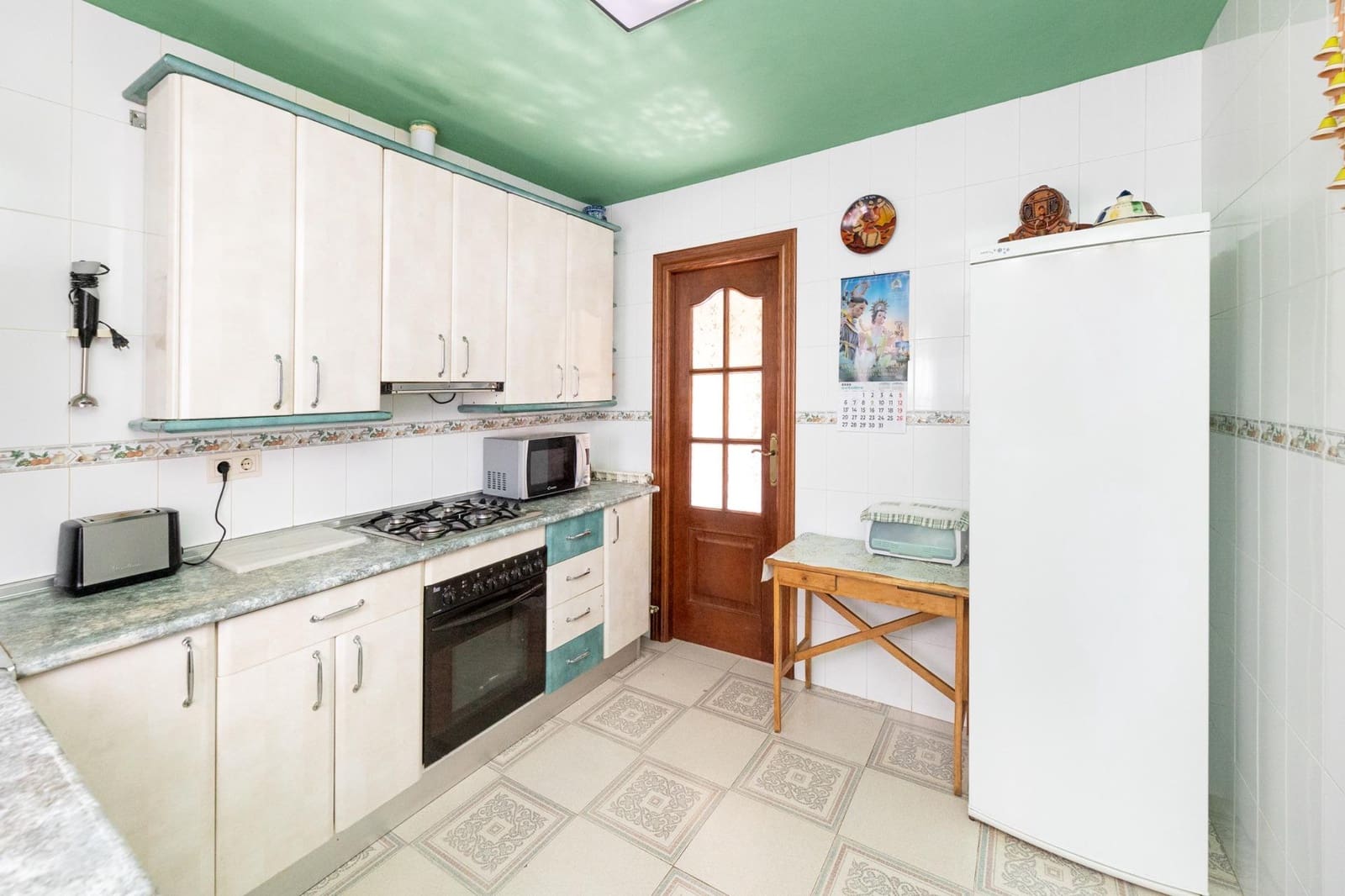 5 bedroom Villa for sale in Cogollos Vega with pool garage - € 215,000 (Ref: 9928931)