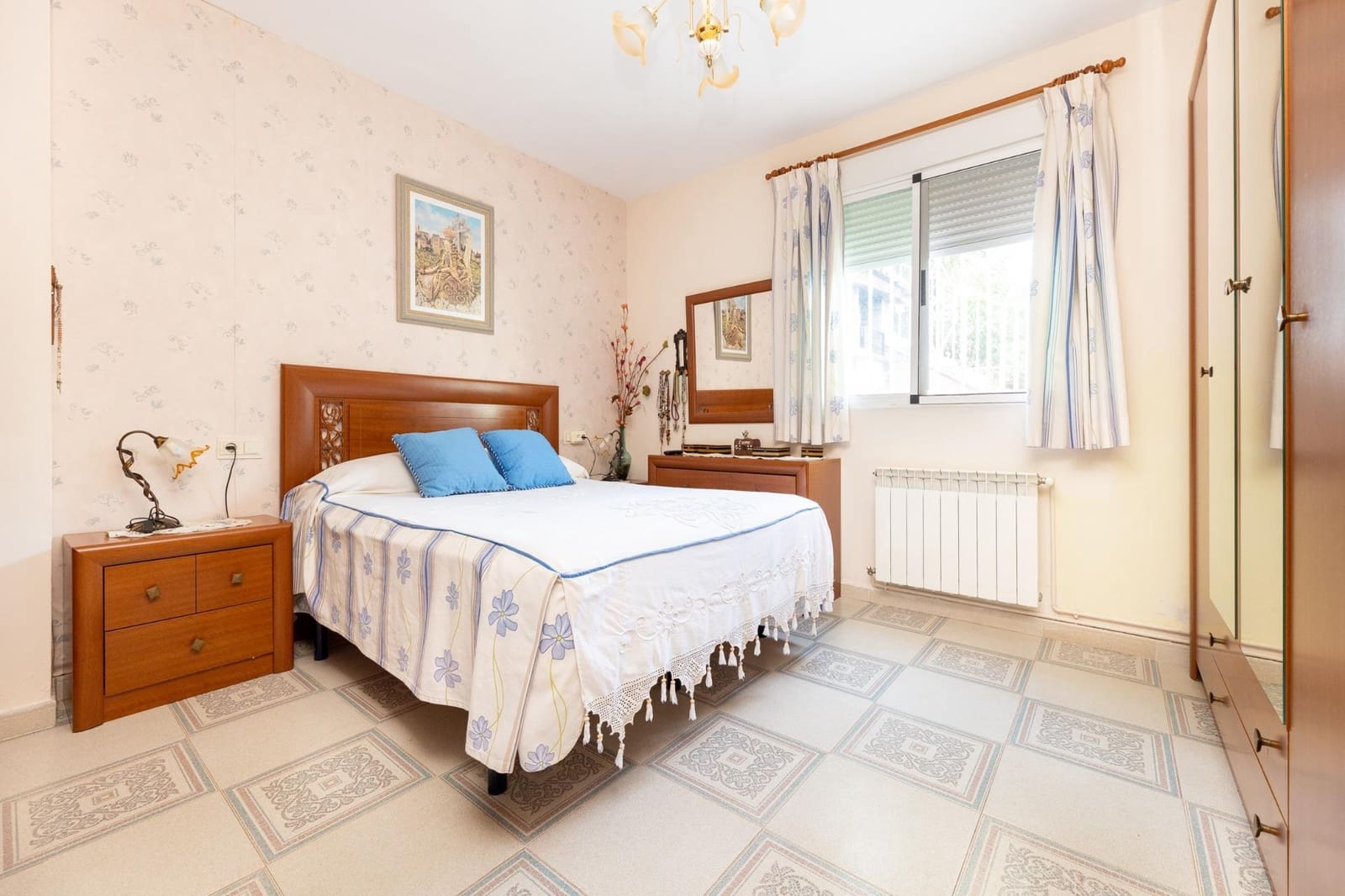 5 bedroom Villa for sale in Cogollos Vega with pool garage - € 215,000 (Ref: 9928931)
