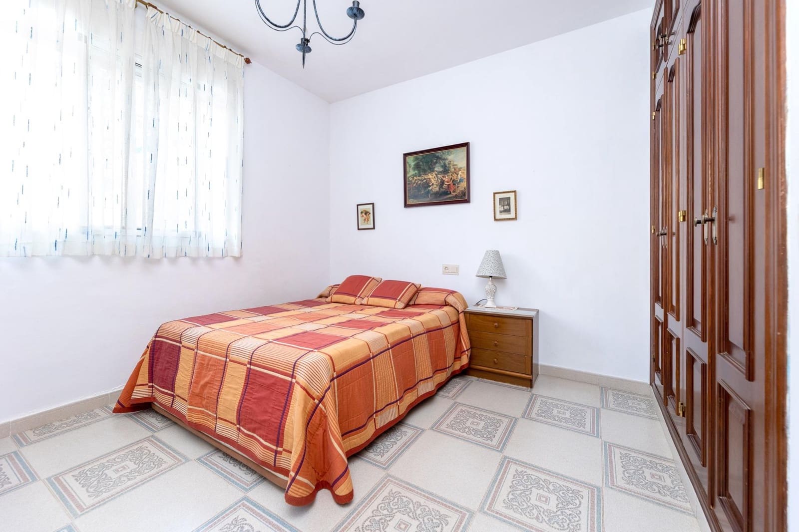 5 bedroom Villa for sale in Cogollos Vega with pool garage - € 215,000 (Ref: 9928931)