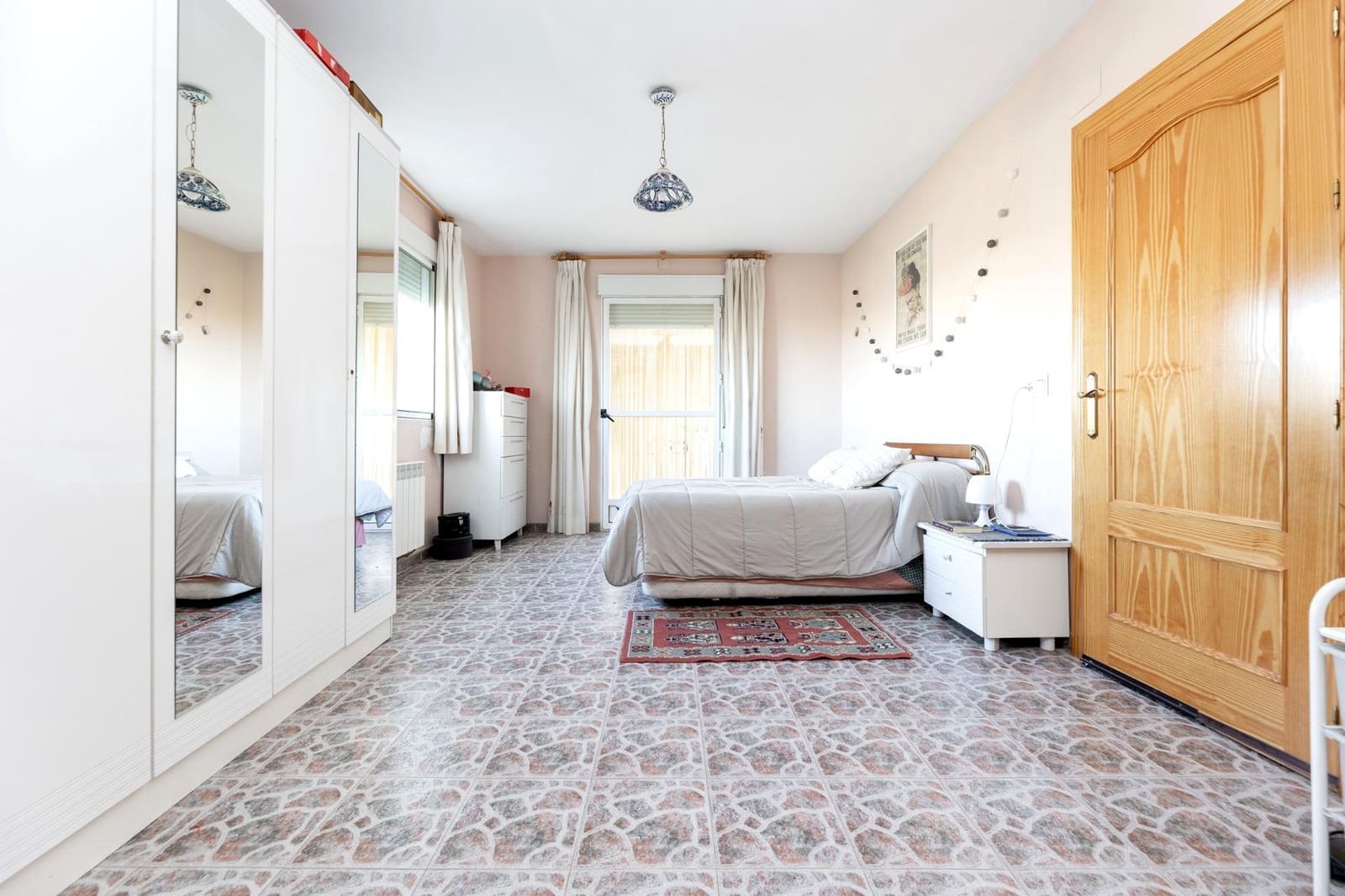 5 bedroom Villa for sale in Cogollos Vega with pool garage - € 215,000 (Ref: 9928931)
