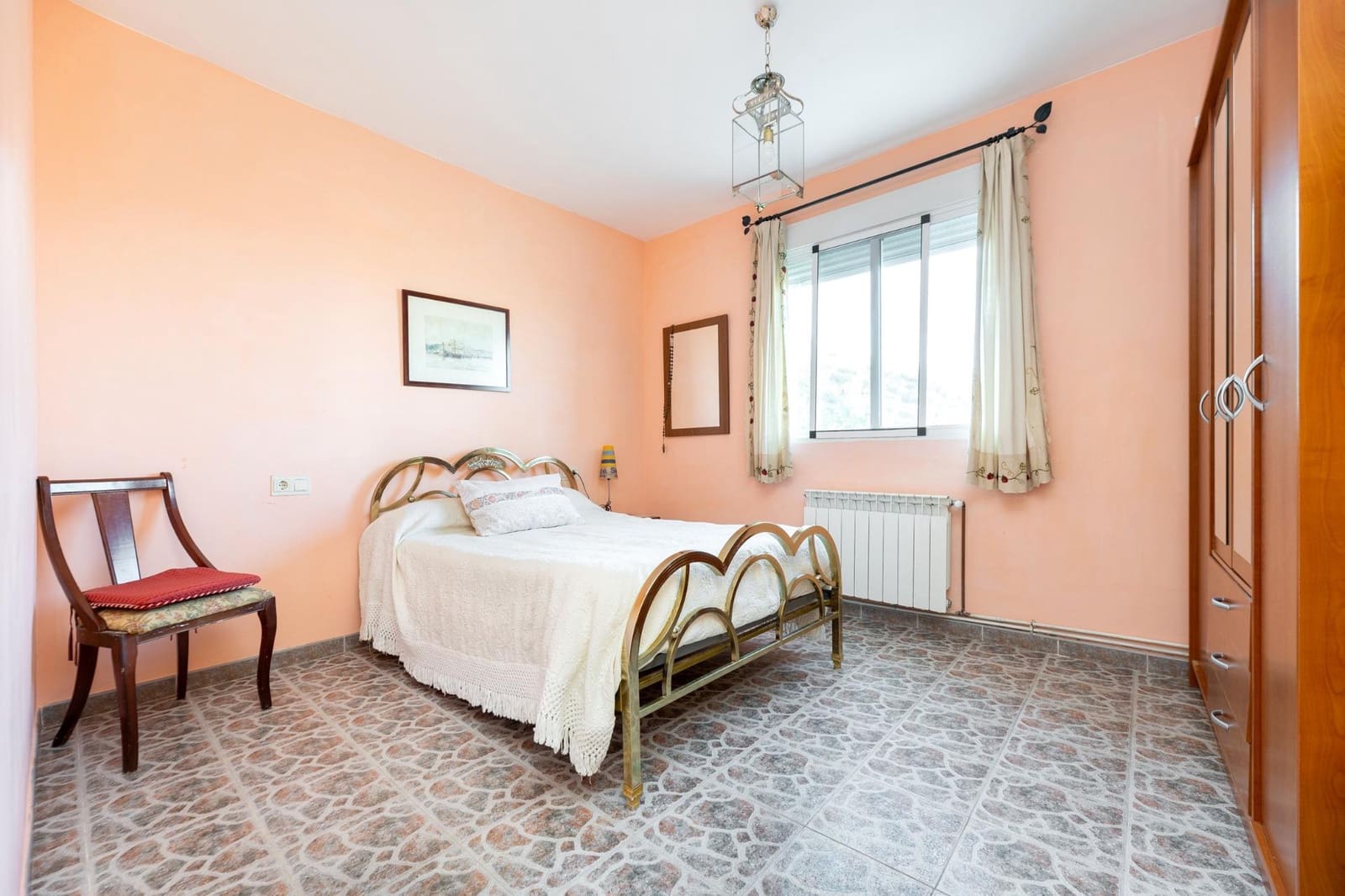 5 bedroom Villa for sale in Cogollos Vega with pool garage - € 215,000 (Ref: 9928931)