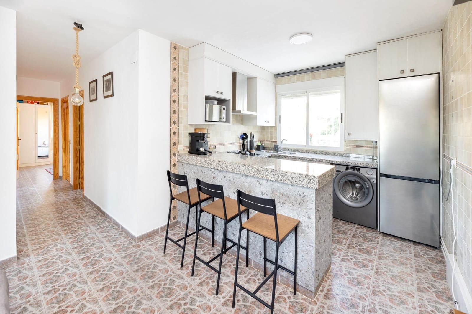 5 bedroom Villa for sale in Cogollos Vega with pool garage - € 215,000 (Ref: 9928931)