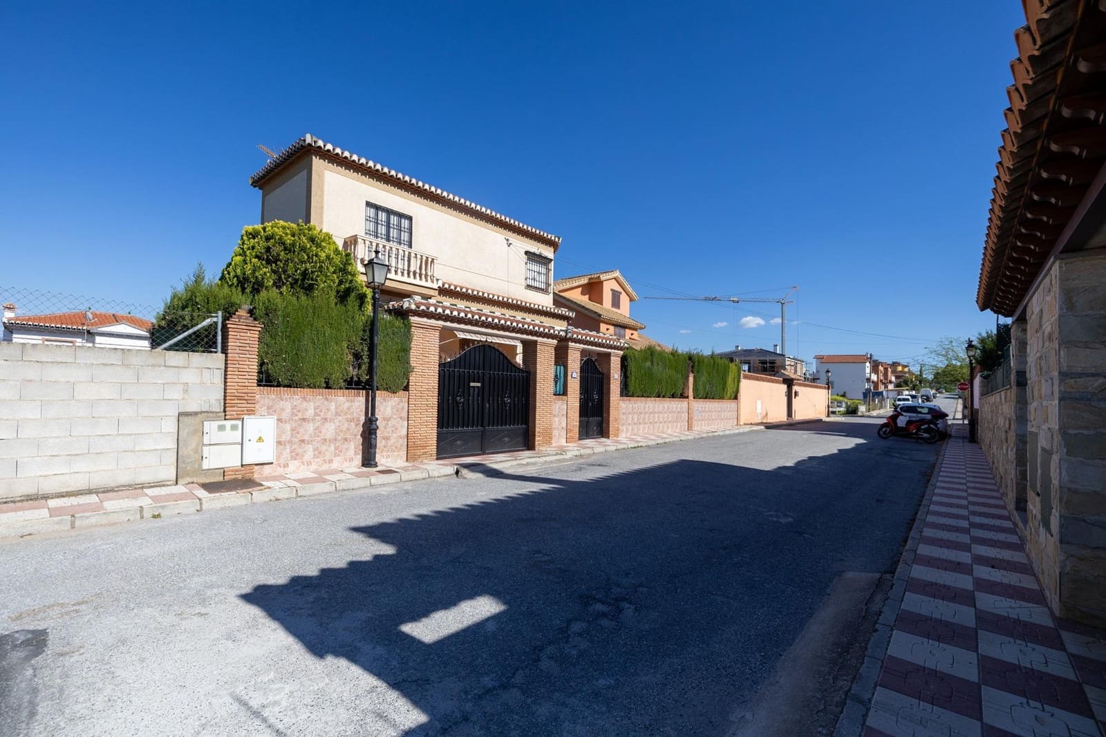 4 quarto Moradia para venda em Cullar Vega com piscina garagem - 325 000 € (Ref: 9935993)