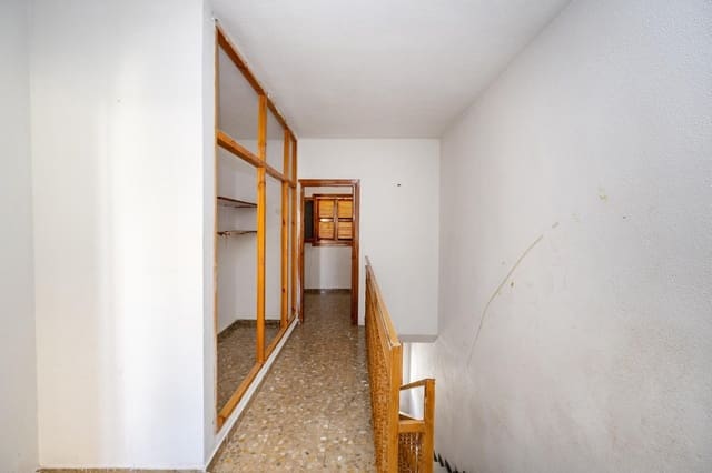5 soveværelse Villa til salg i La Zubia med swimmingpool garage - € 199.000 (Ref: 9935995)