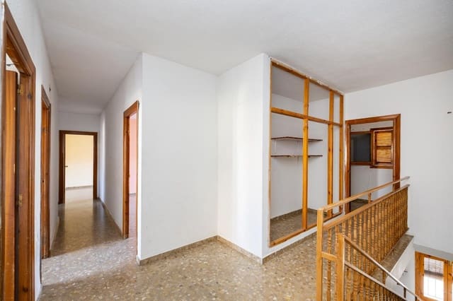 5 soveværelse Villa til salg i La Zubia med swimmingpool garage - € 199.000 (Ref: 9935995)