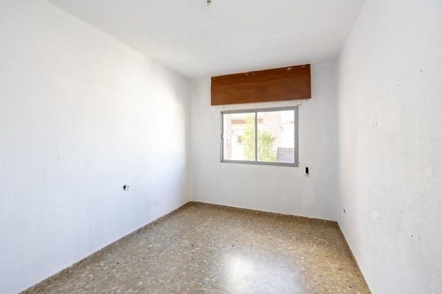 5 soverom Villa til salgs i La Zubia med svømmebasseng garasje - € 199 000 (Ref: 9935995)