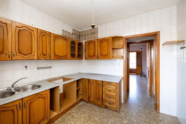 5 soverom Villa til salgs i La Zubia med svømmebasseng garasje - € 199 000 (Ref: 9935995)