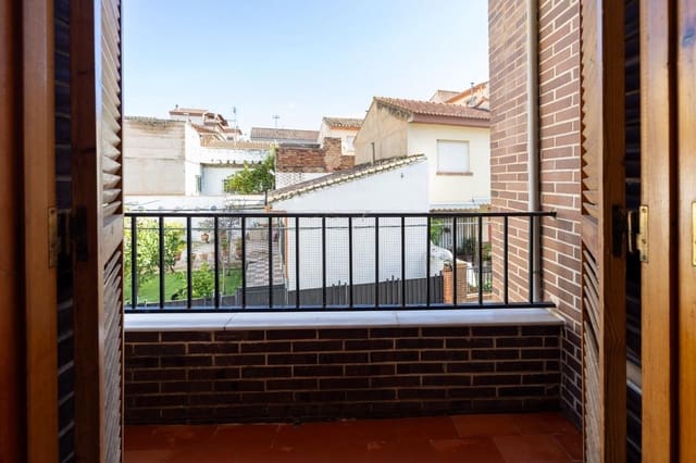 5 soverom Villa til salgs i La Zubia med svømmebasseng garasje - € 199 000 (Ref: 9935995)