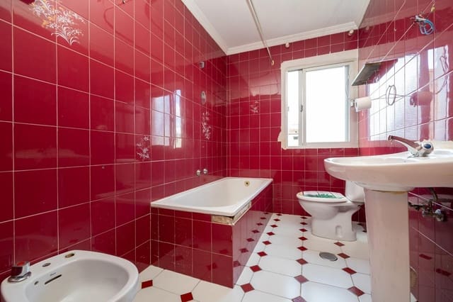 5 soverom Villa til salgs i La Zubia med svømmebasseng garasje - € 199 000 (Ref: 9935995)