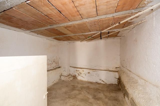 5 soverom Villa til salgs i La Zubia med svømmebasseng garasje - € 199 000 (Ref: 9935995)