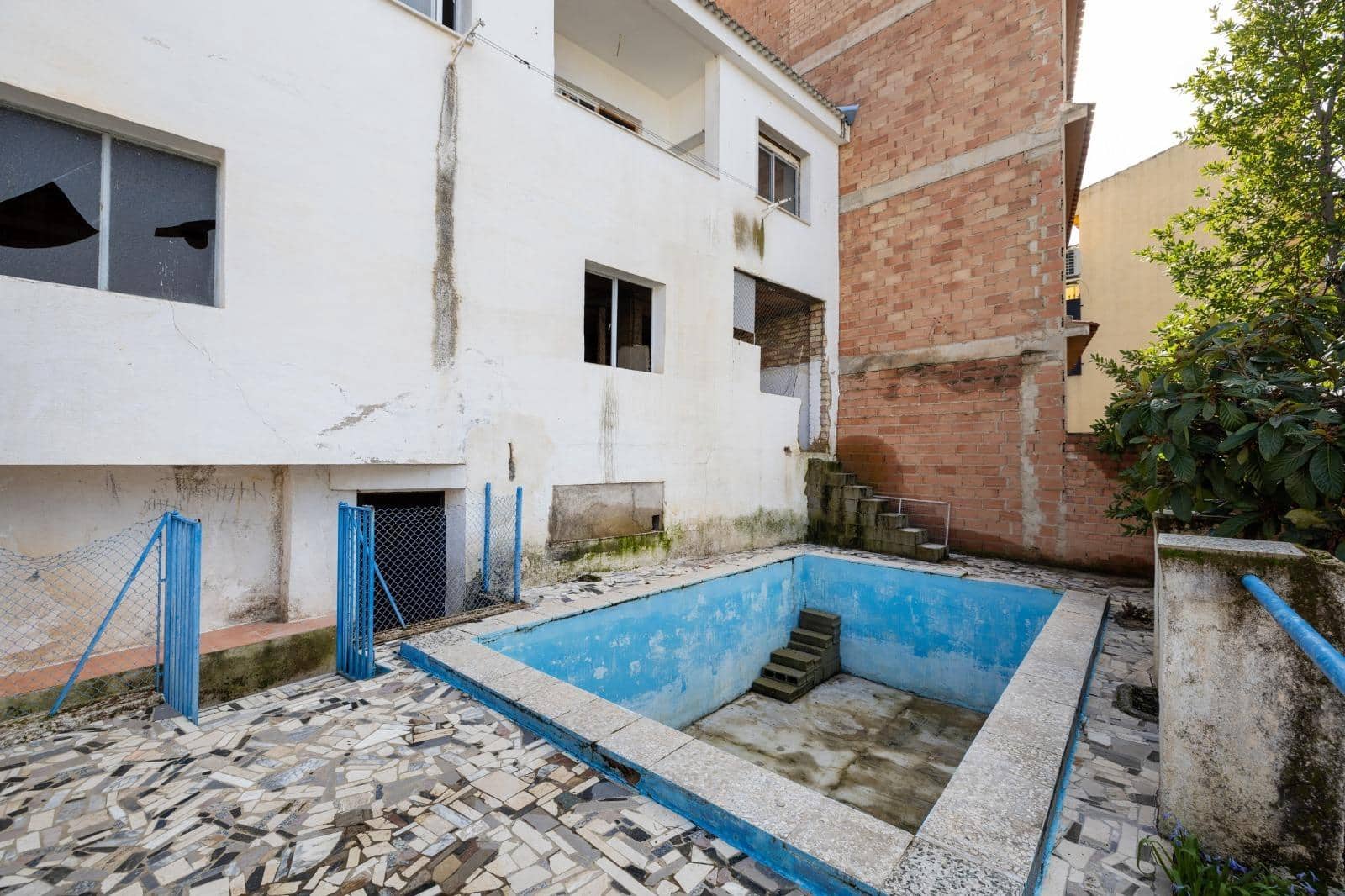 5 soveværelse Villa til salg i La Zubia med swimmingpool garage - € 199.000 (Ref: 9935995)
