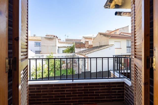 5 soverom Villa til salgs i La Zubia med svømmebasseng garasje - € 199 000 (Ref: 9935995)