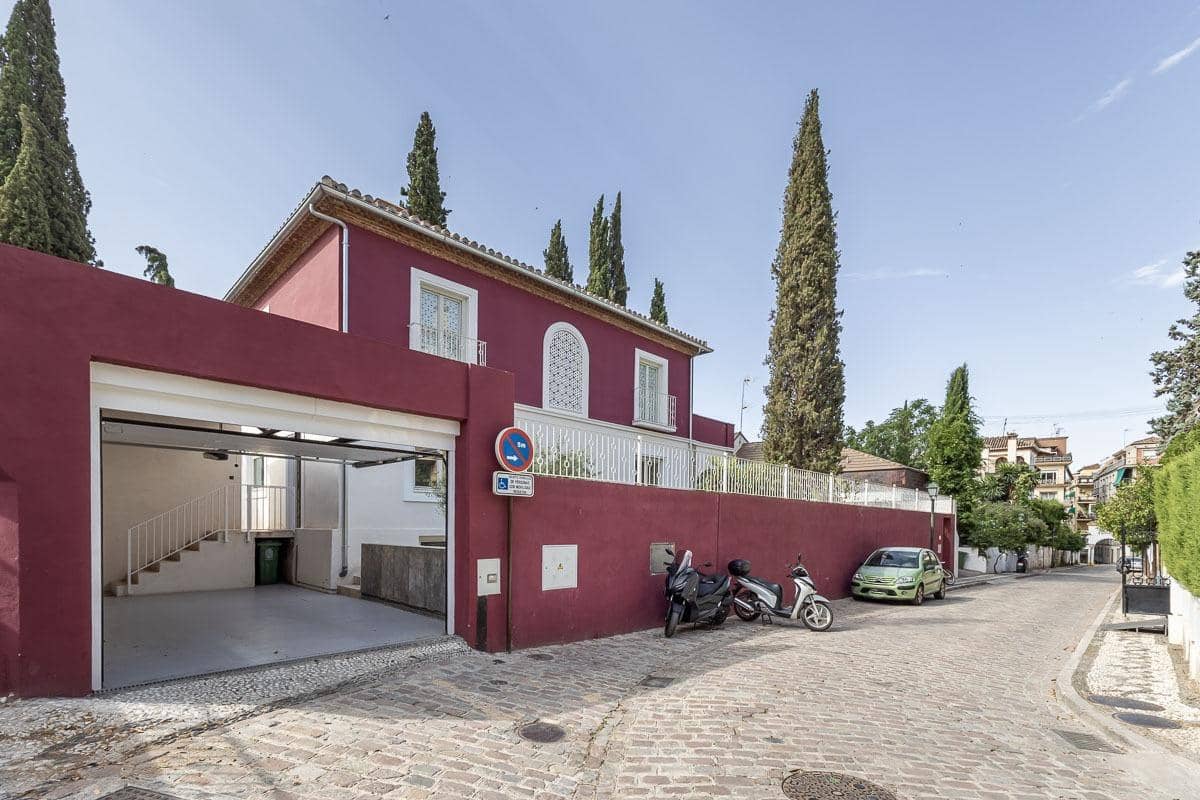Chalet de 5 habitaciones en Granada ciudad en venta con garaje - 1.357.000 € (Ref: 9937642)