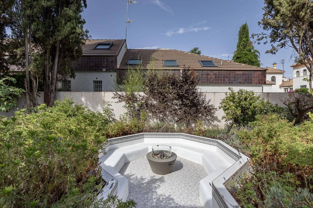 Chalet de 5 habitaciones en Granada ciudad en venta con garaje - 1.357.000 € (Ref: 9937642)