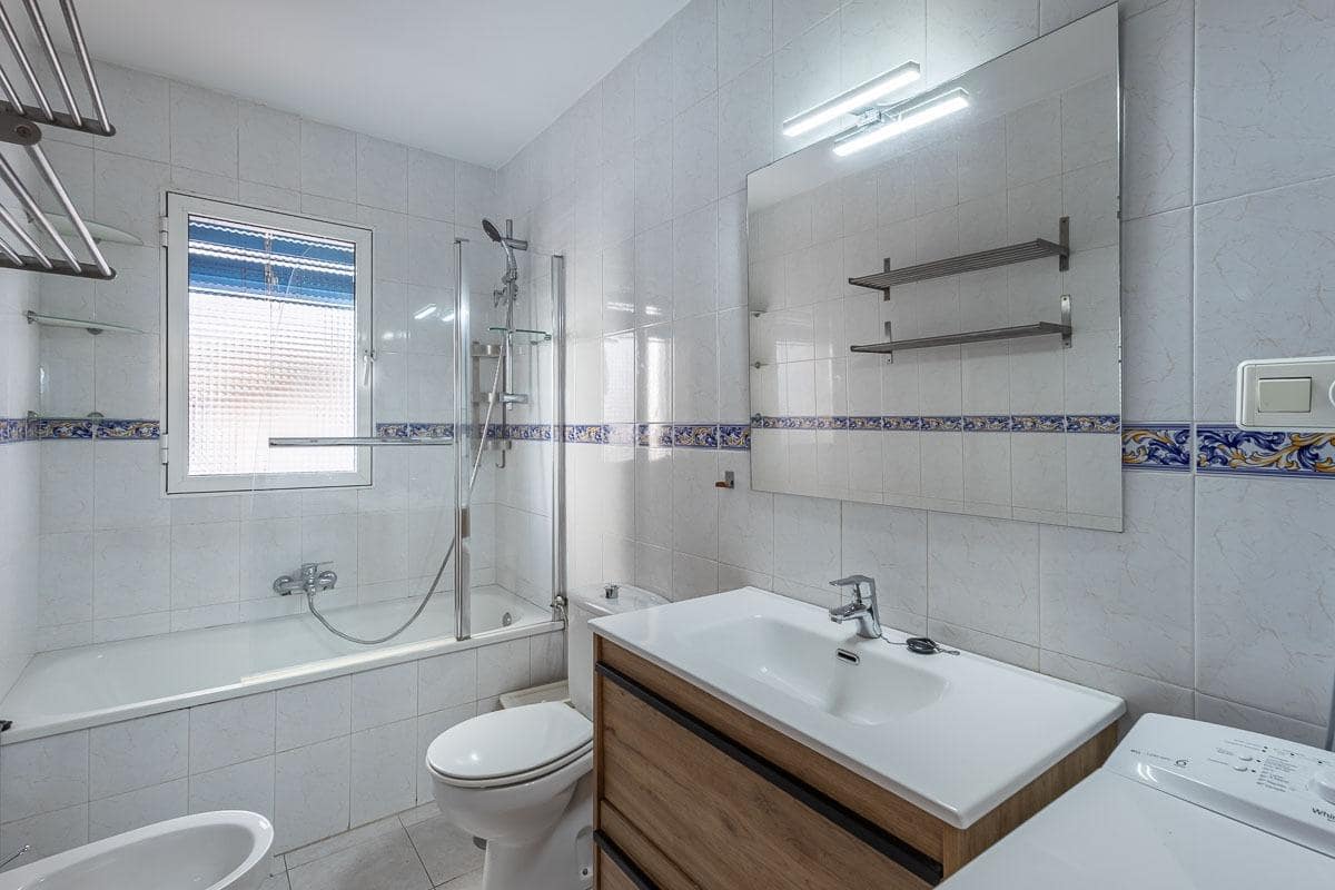 3 bedroom Apartment for sale in Huetor Vega with garage - € 179,500 (Ref: 9937643)