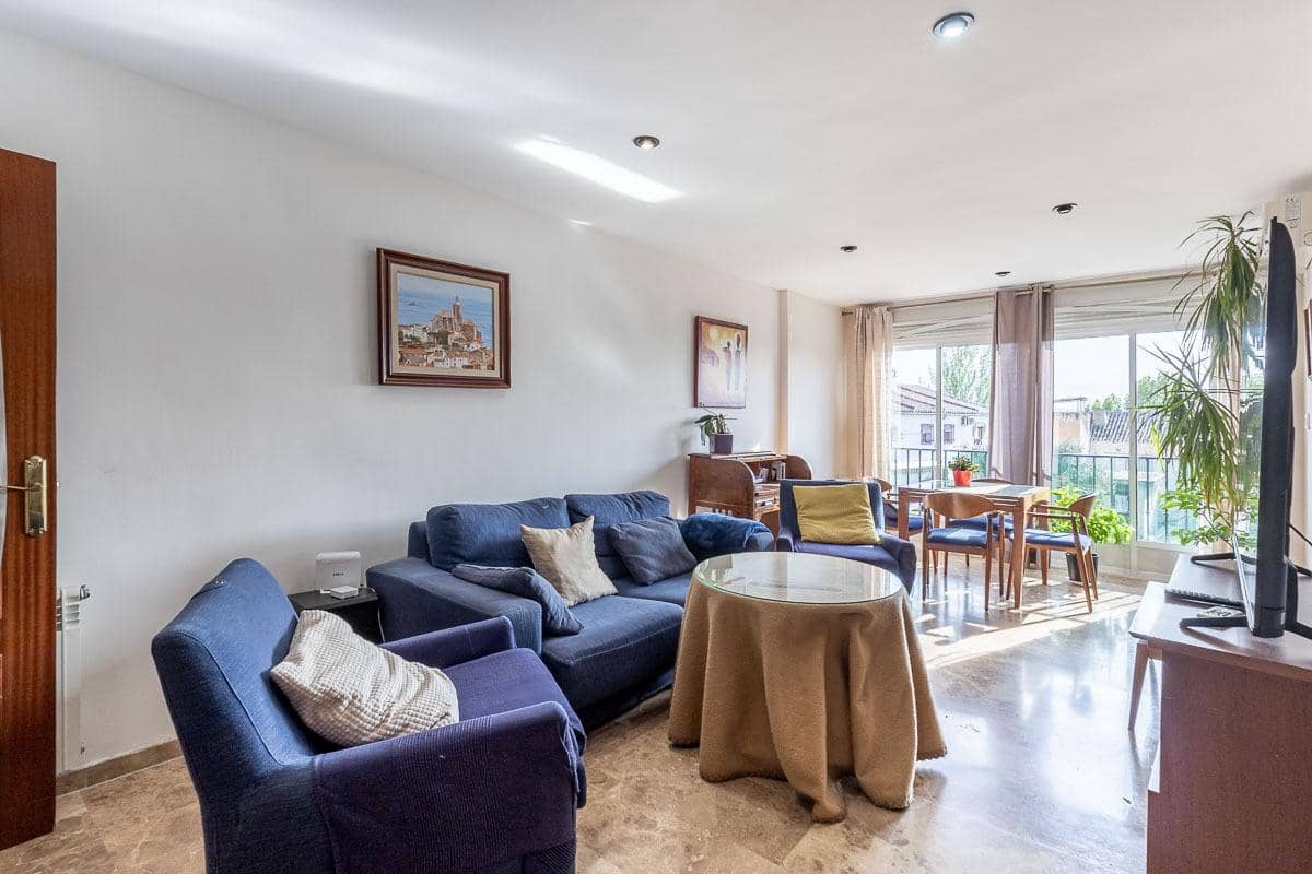 3 bedroom Apartment for sale in Huetor Vega with garage - € 179,500 (Ref: 9937643)