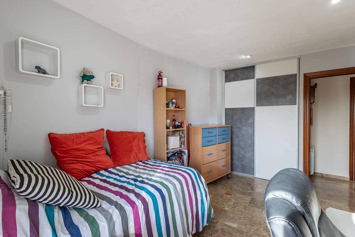 3 bedroom Apartment for sale in Huetor Vega with garage - € 179,500 (Ref: 9937643)