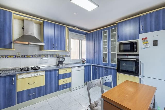 3 soveværelse Lejlighed til salg i Huétor Vega med garage - € 179.500 (Ref: 9937643)