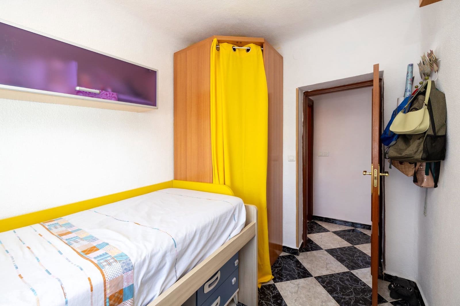 3 bedroom Apartment for sale in Granada city - € 175,000 (Ref: 9939518)