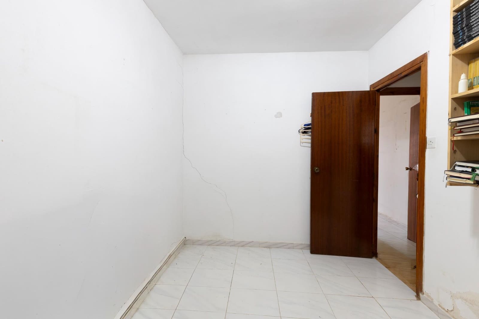 4 soveværelse Villa til salg i Iznalloz med garage - € 110.000 (Ref: 9942032)