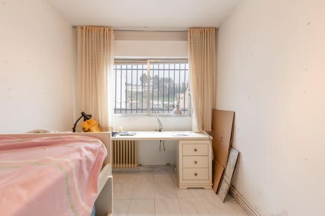 4 soveværelse Villa til salg i Iznalloz med garage - € 110.000 (Ref: 9942032)