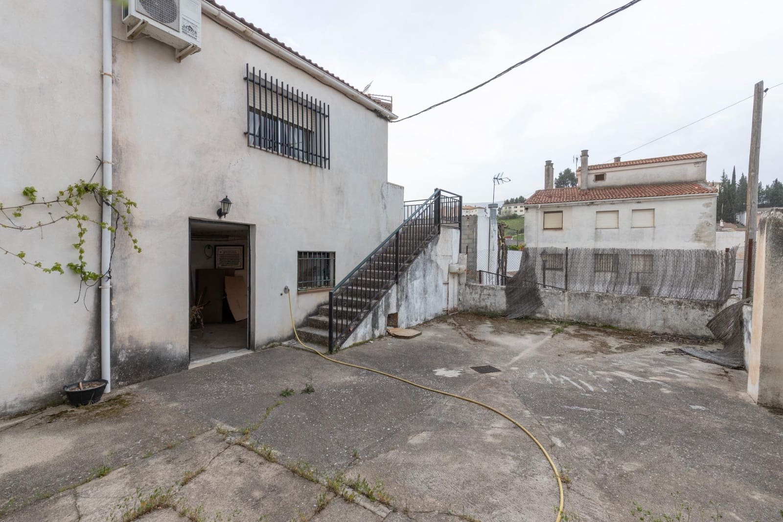 4 soveværelse Villa til salg i Iznalloz med garage - € 110.000 (Ref: 9942032)