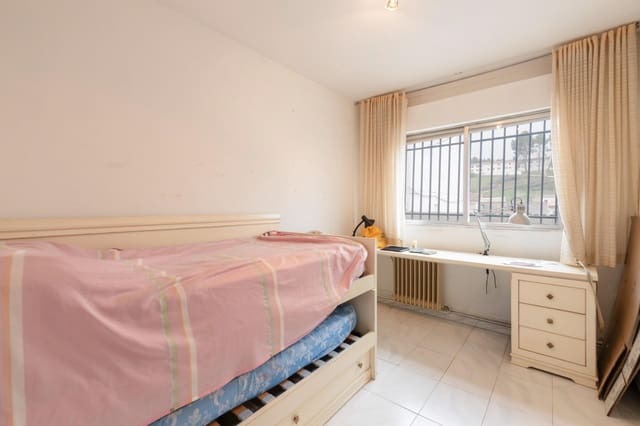 4 soveværelse Villa til salg i Iznalloz med garage - € 110.000 (Ref: 9942032)