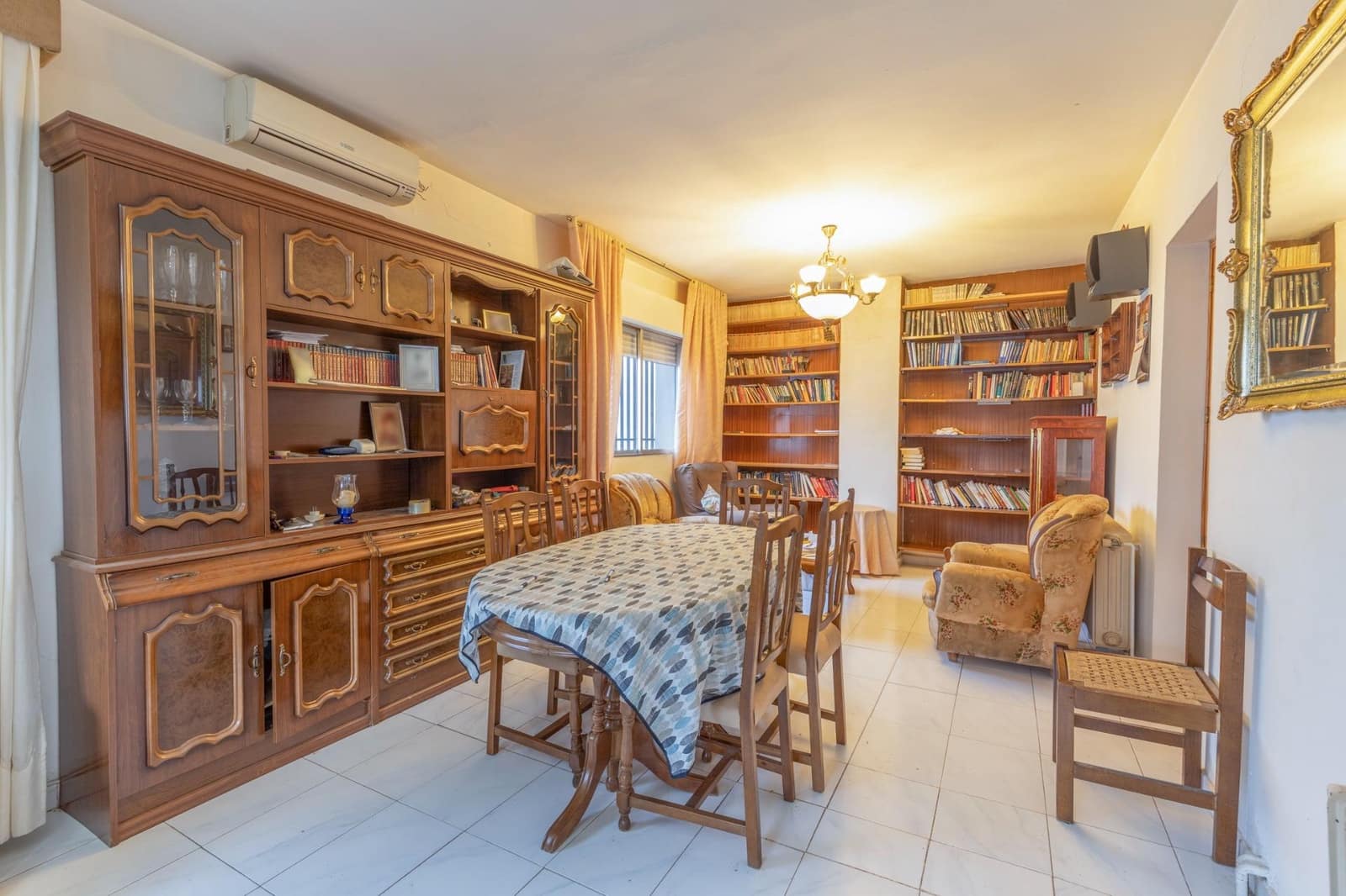 4 soveværelse Villa til salg i Iznalloz med garage - € 110.000 (Ref: 9942032)